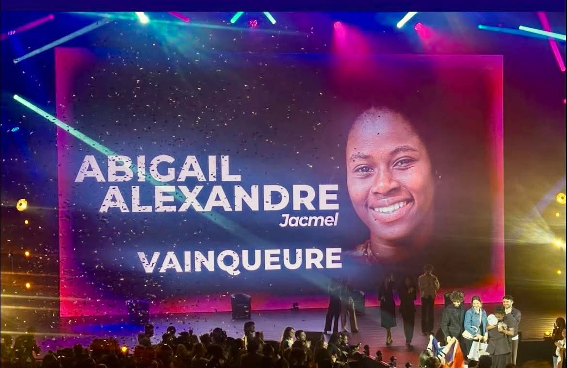You are currently viewing Abigaïl Alexandre accueillie en héroïne à Jacmel après son sacre à International Eloquentia