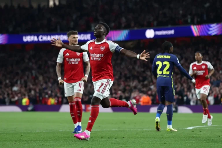 arsenal eteint l atletico et poursuit son reve